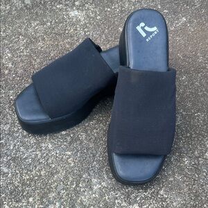 Report Women's Black Platform Slides